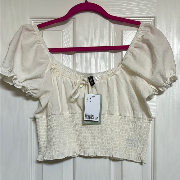 H&M Tops - H&M Divided Cream Cropped Peasant Top M NWT